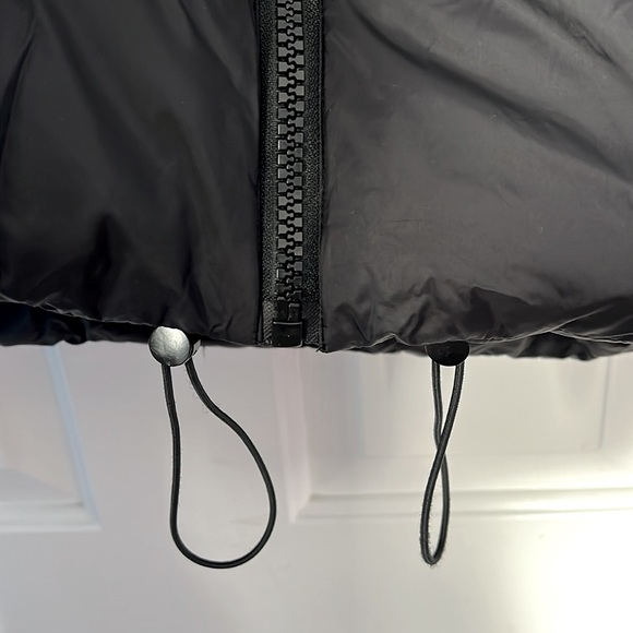 Black Crop Top Zip Up Puffer Jacket with collar in Large - Picture 2 of 3